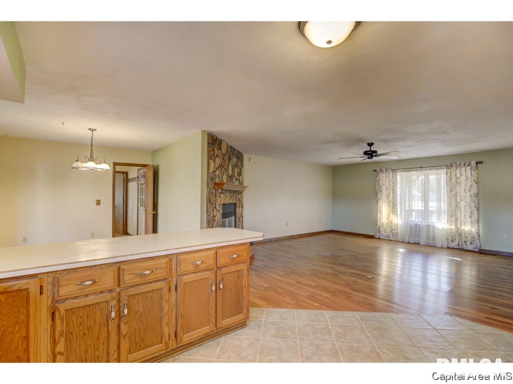 9287 Lost Spring Road Dawson, IL 62520 - Photo 12 of 36 Gallery Image 12