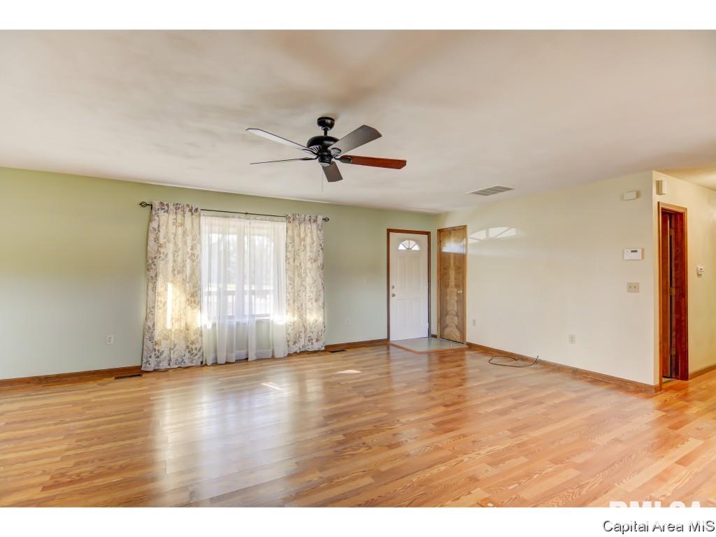 9287 Lost Spring Road Dawson, IL 62520 - Photo 7 of 36 Gallery Image 7