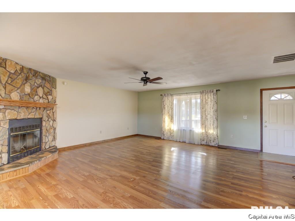 9287 Lost Spring Road Dawson, IL 62520 - Photo 8 of 36 Gallery Image 8