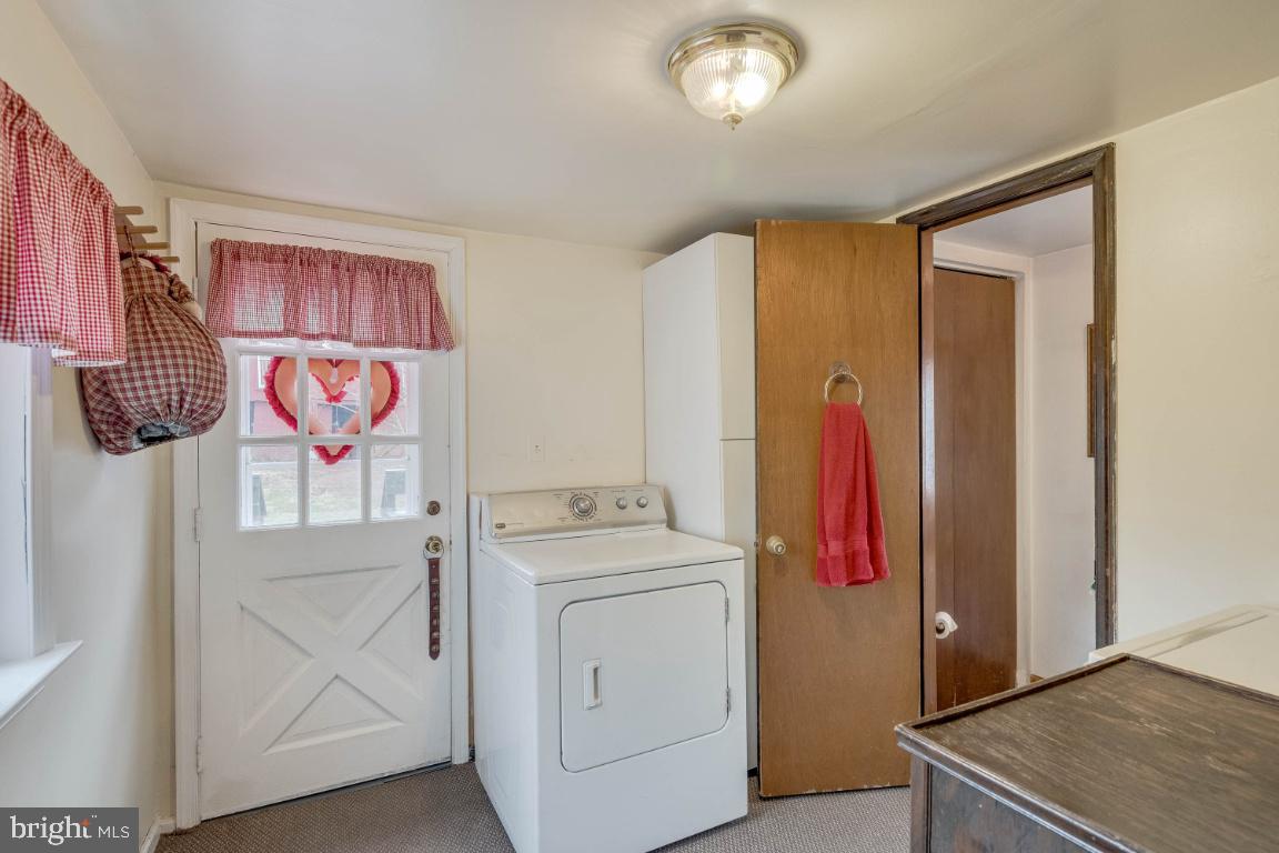 33 Linden Avenue Rutledge, PA 19070 - Photo 18 of 36 Laundry room off kitchen