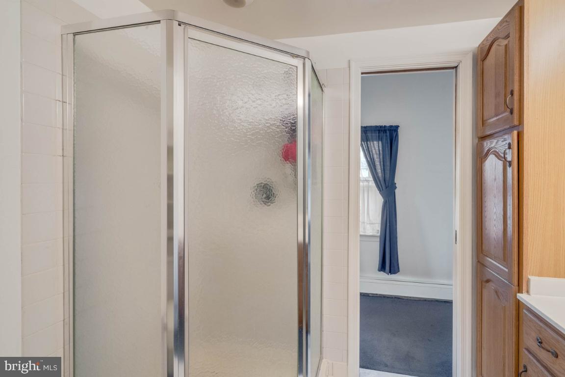 33 Linden Avenue Rutledge, PA 19070 - Photo 23 of 36 Master Bathroom 2nd Floor