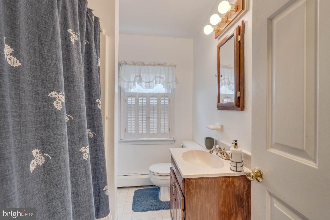 33 Linden Avenue Rutledge, PA 19070 - Photo 28 of 36 Main Hallway Full Bath 2nd Floor