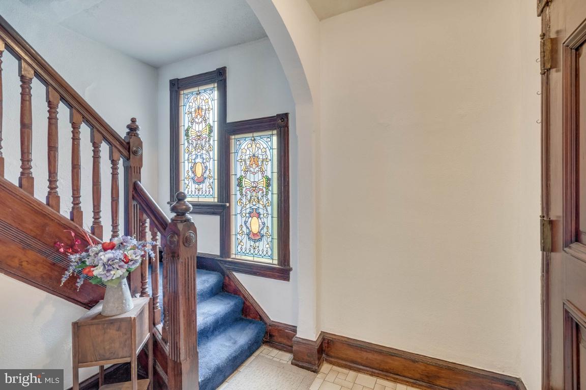 33 Linden Avenue Rutledge, PA 19070 - Photo 5 of 36 Foyer Entrance