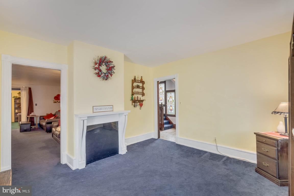 33 Linden Avenue Rutledge, PA 19070 - Photo 8 of 36 Living Room Decorative Mantel