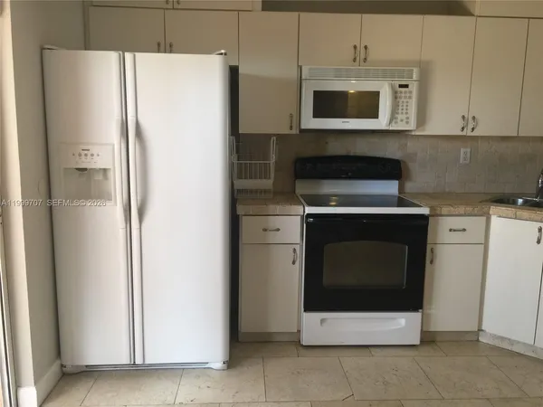 $2,500 | 8428 Northwest 103rd Street, Unit 104C, Hialeah Gardens, FL 33016