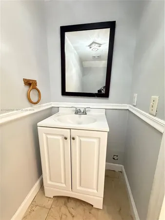 $2,400 | 8428 Northwest 103rd Street, Unit 104C, Hialeah Gardens, FL 33016