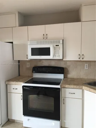 $2,400 | 8428 Northwest 103rd Street, Unit 104C, Hialeah Gardens, FL 33016