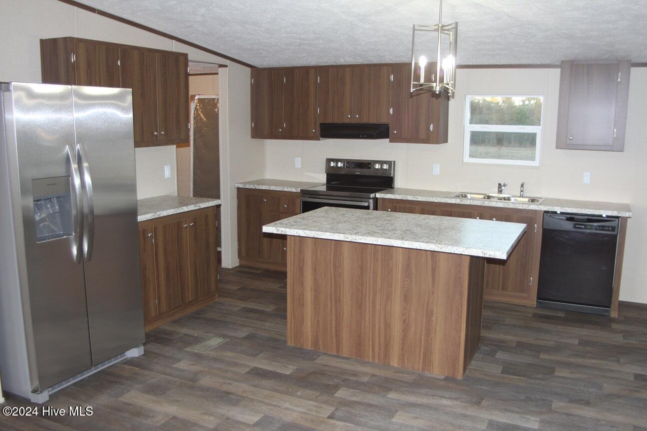 2203 Twisted Hickory Road Elizabethtown, NC 28337 - Photo 5 of 24 Kitchen
