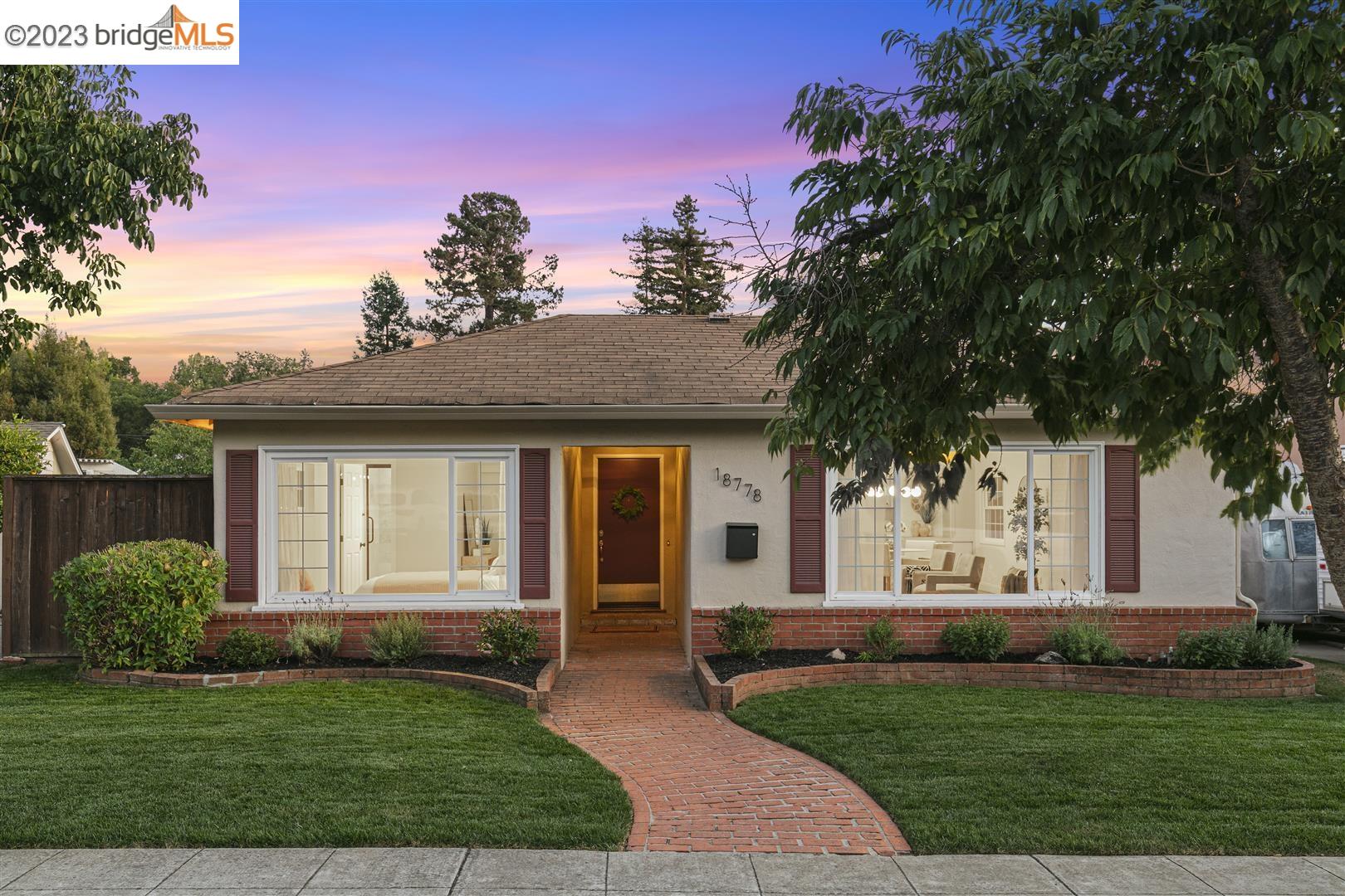 a view of a house with a yard