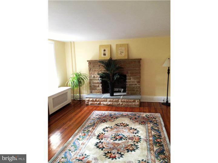 1653 South Valley Forge Road Lansdale, PA 19446 - Photo 4 of 20 Living Room