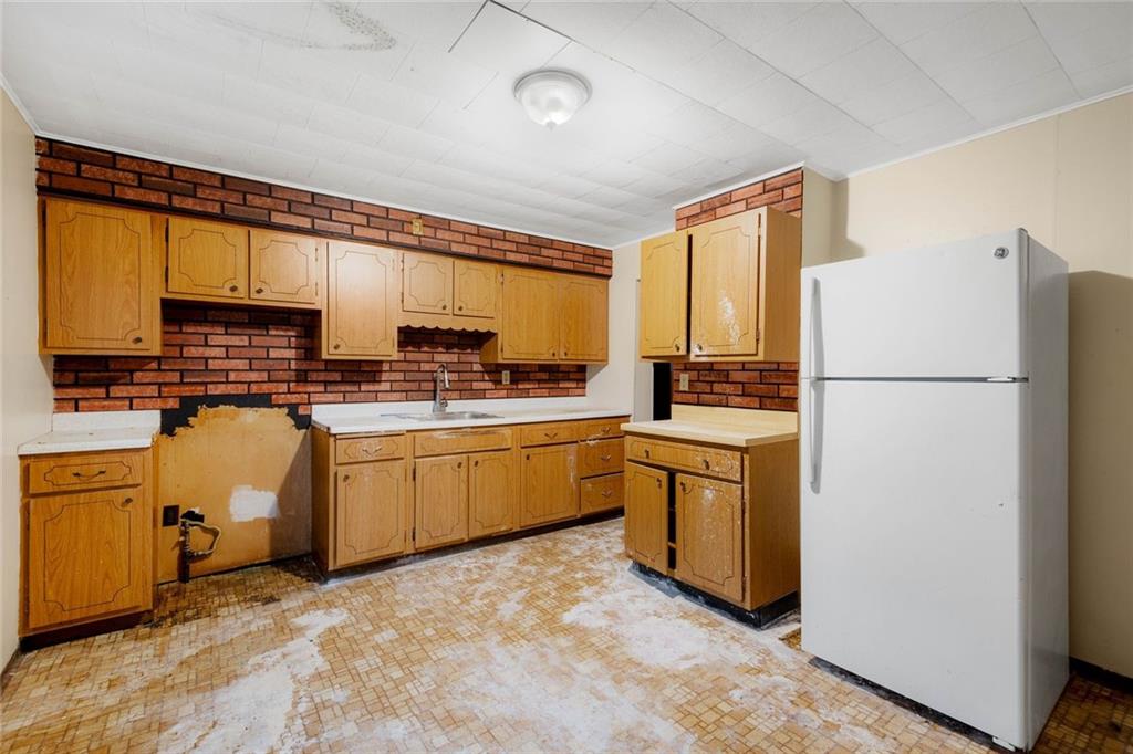 719 Frederick Street McKees Rocks, PA 15136 - Photo 6 of 48 Gallery Image 6