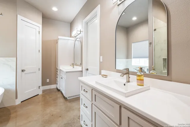 $749,500 | 1062 Lariat, Pipe Creek, TX 78003