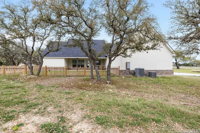 $749,500 | 1062 Lariat, Pipe Creek, TX 78003