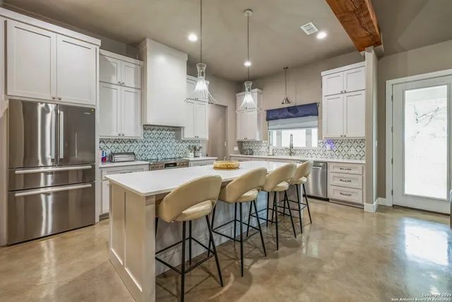 $749,500 | 1062 Lariat, Pipe Creek, TX 78003