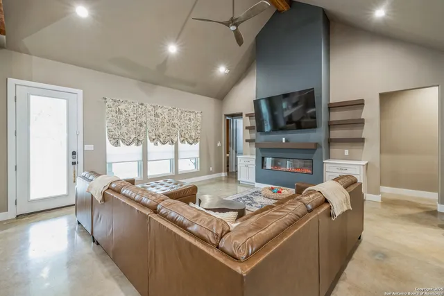 $749,500 | 1062 Lariat, Pipe Creek, TX 78003