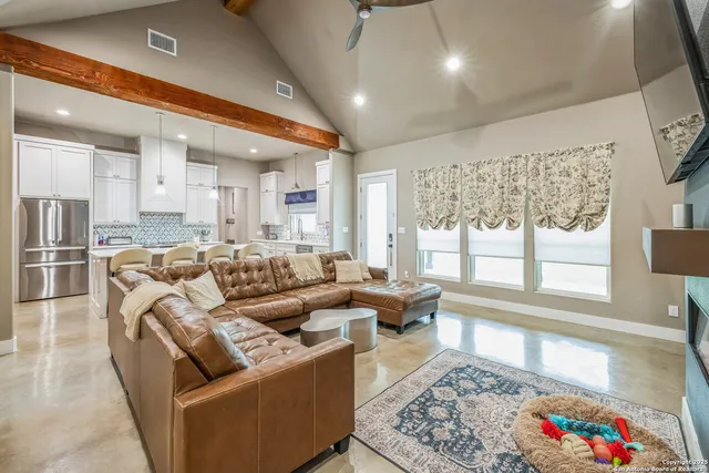 $749,500 | 1062 Lariat, Pipe Creek, TX 78003