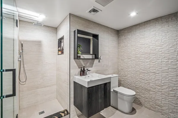 $1,299,000 | 3000 Holiday Park Drive, Merrick, NY 11566