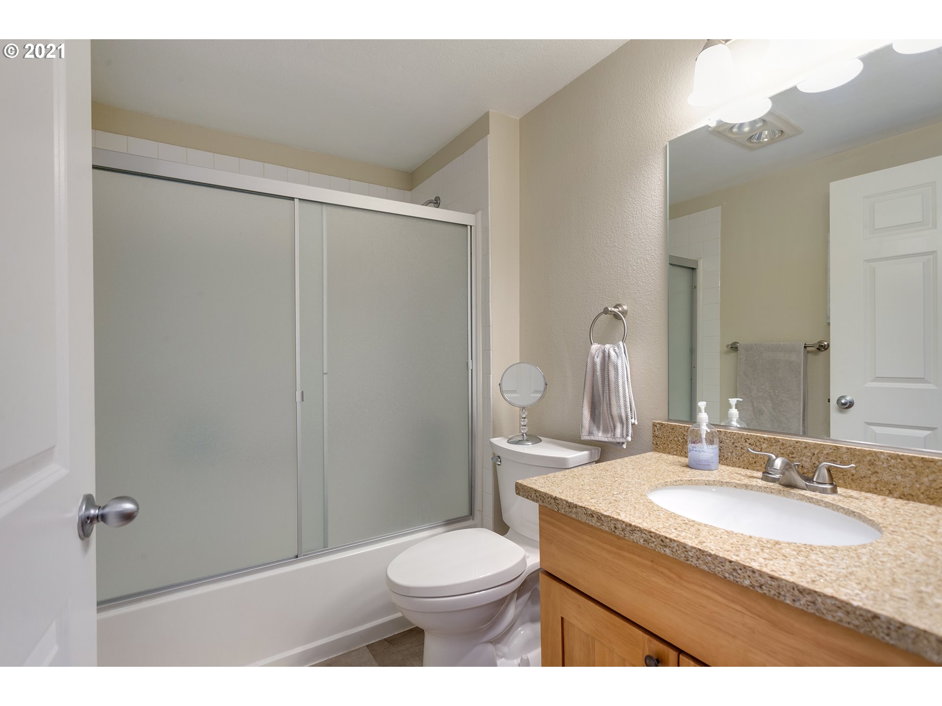 5225 Jean Road, Unit 510 Lake Oswego, OR 97035 - Photo 14 of 30 Gallery Image 14