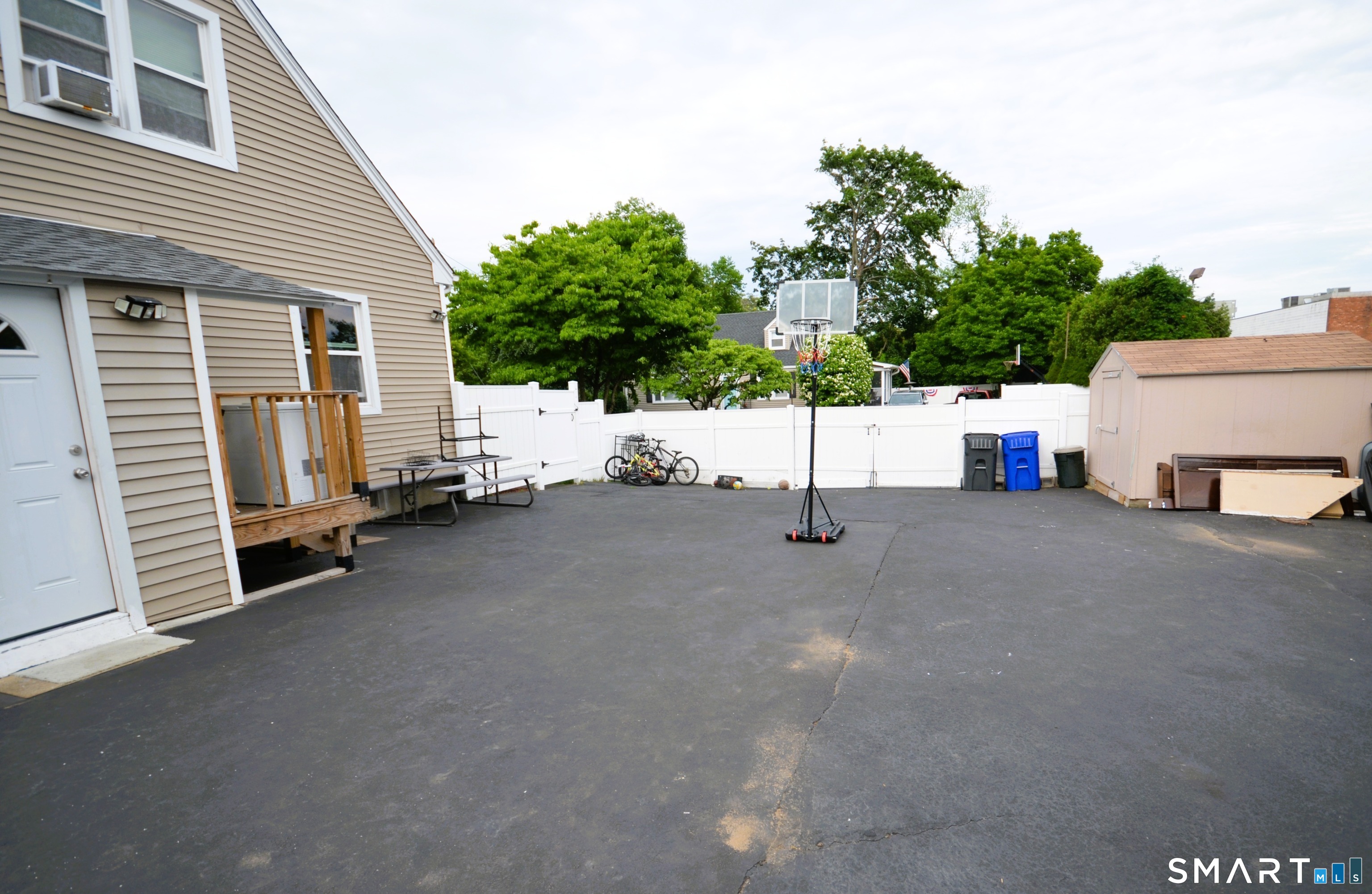 430 Berkeley Road Fairfield, CT 06825 - Photo 31 of 37