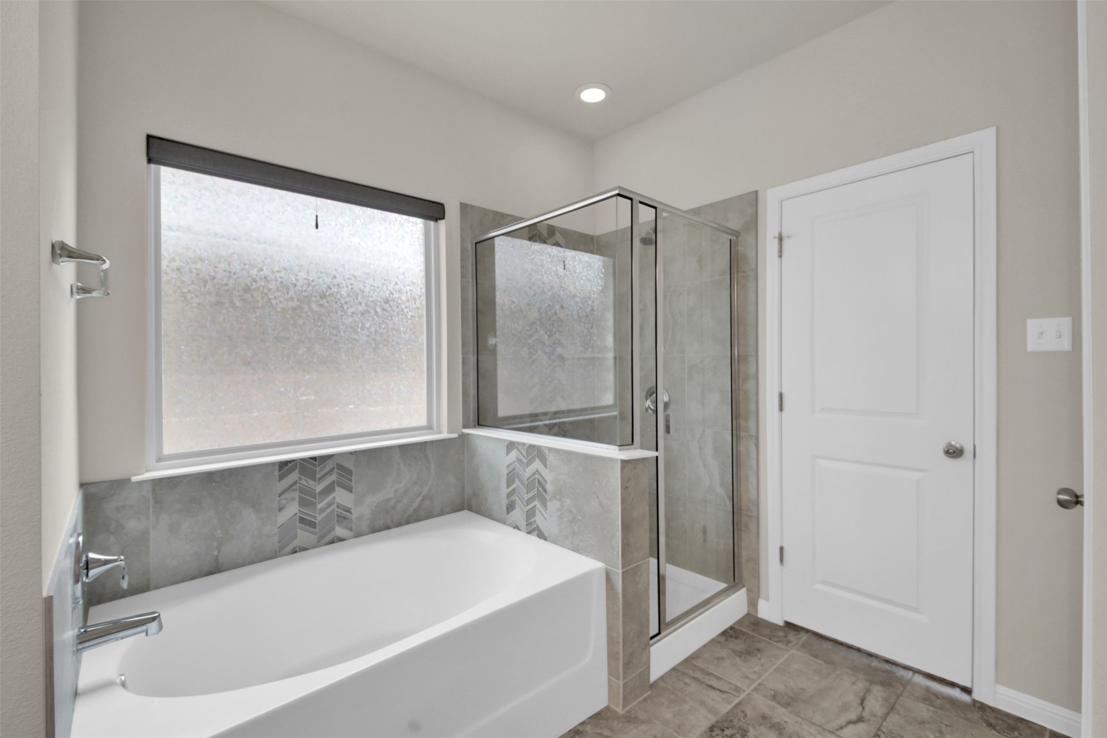 1829 Chickasaw Run Leander, TX 78641 - Photo 25 of 40 a bathroom with a bathtub and a shower