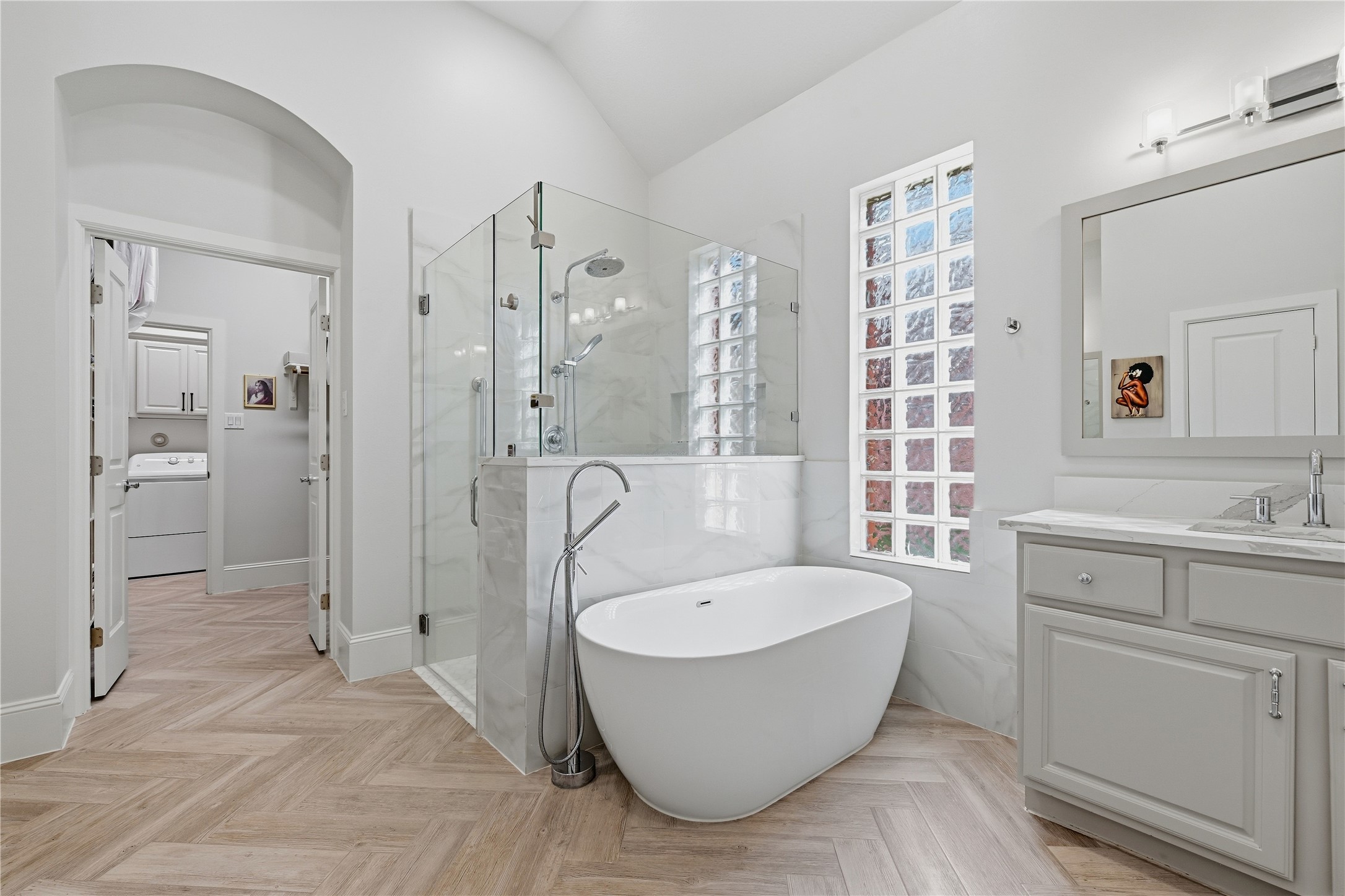 7 Sleeping Colt Place Spring, TX 77389 - Photo 20 of 32 Spacious primary bath featuring a large walk-in shower and soaking tub