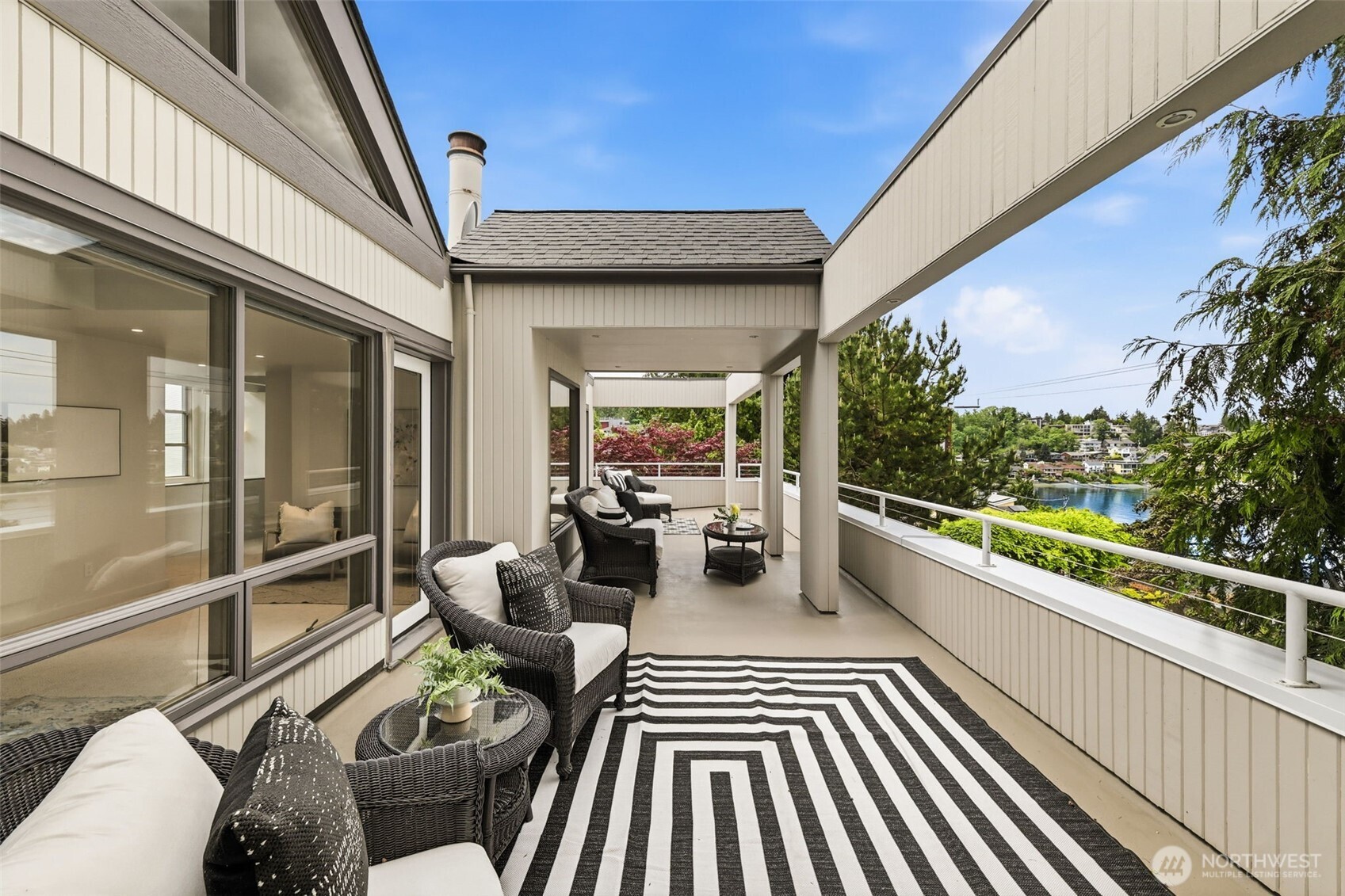 3607 West Commodore Way Seattle, WA 98199 - Photo 31 of 37