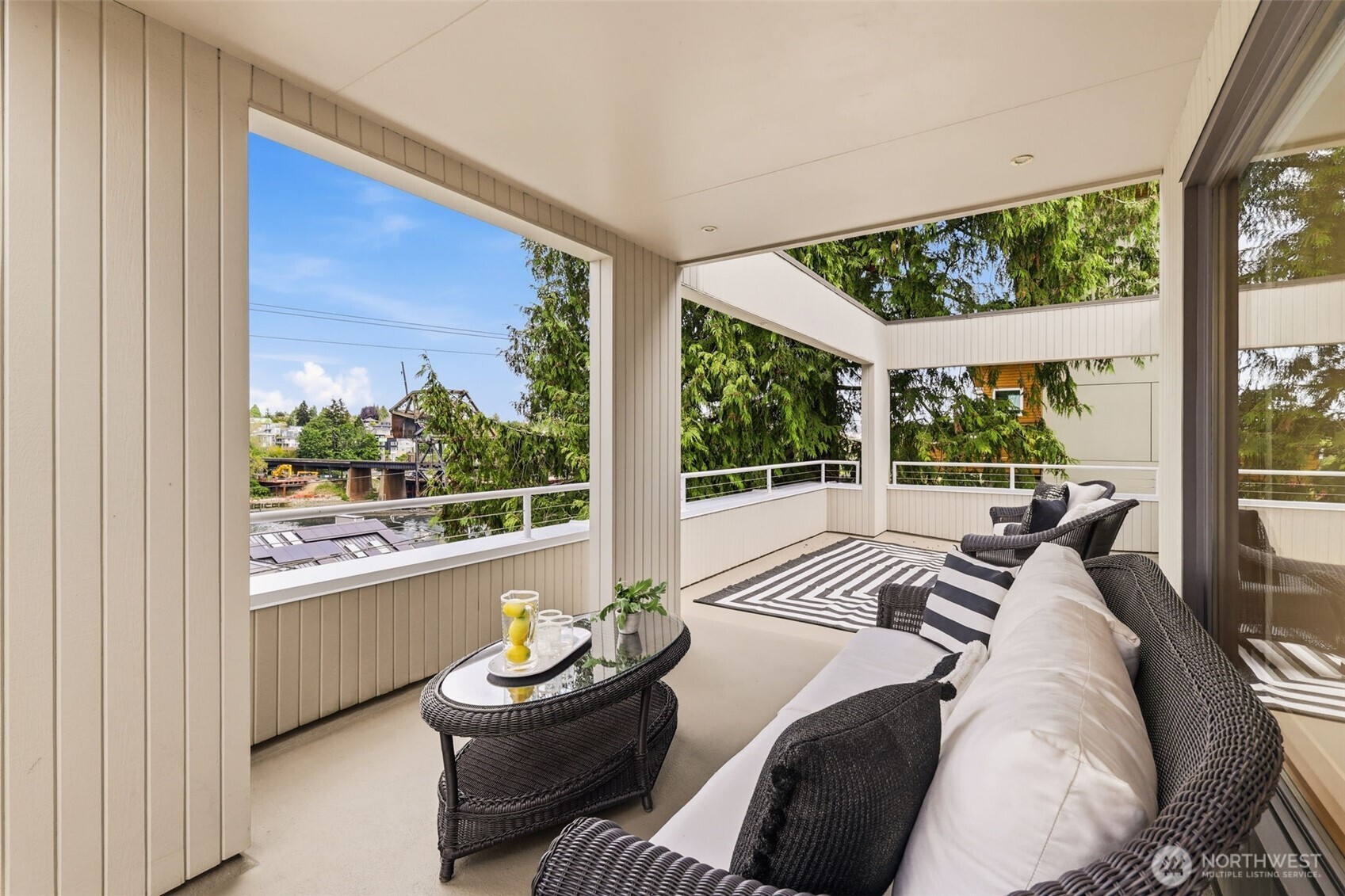 3607 West Commodore Way Seattle, WA 98199 - Photo 33 of 37