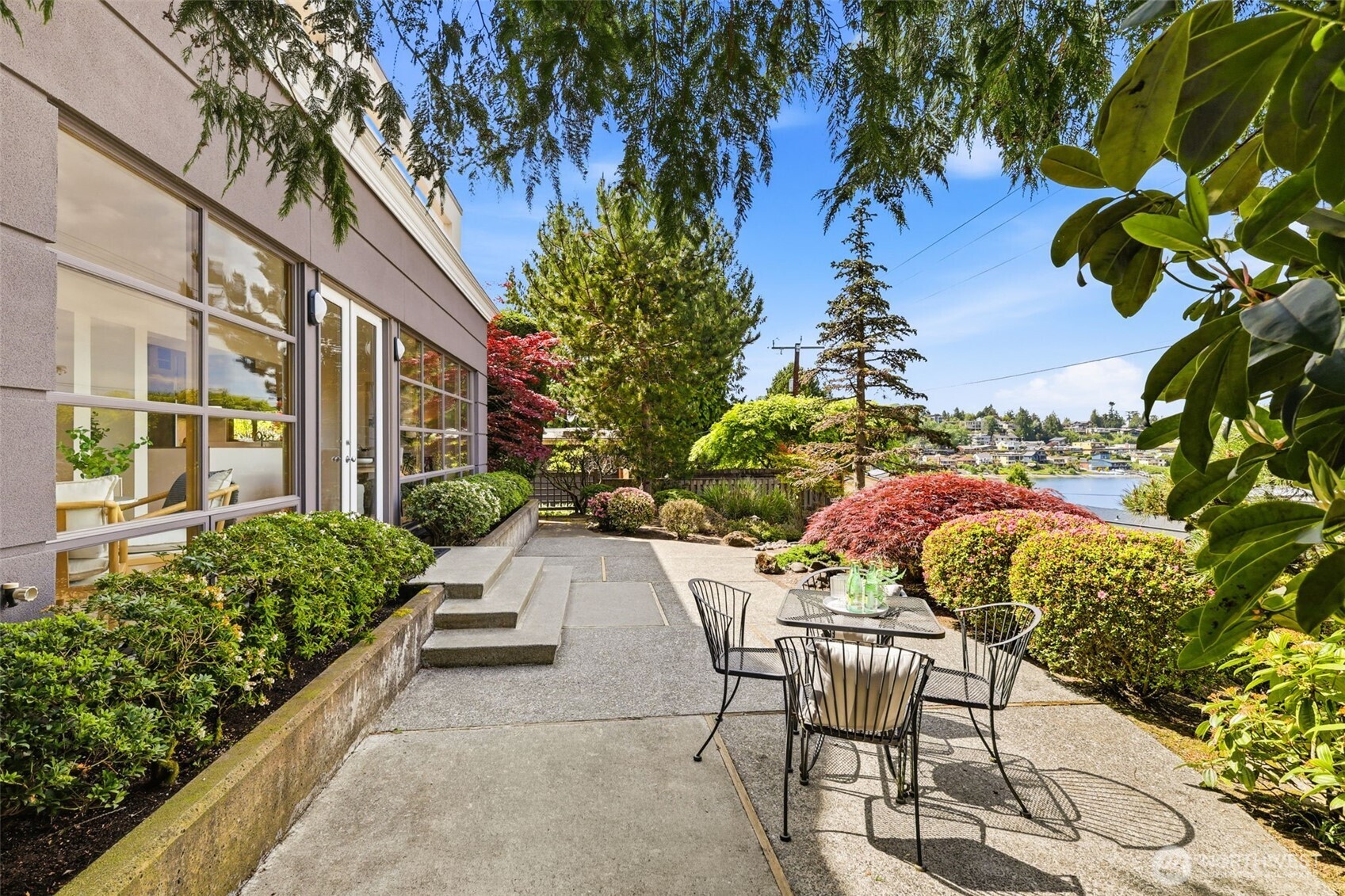 3607 West Commodore Way Seattle, WA 98199 - Photo 9 of 37