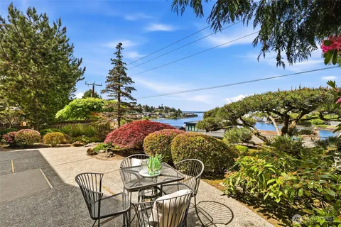 $1,750,000 | 3607 West Commodore Way, Seattle, WA 98199
