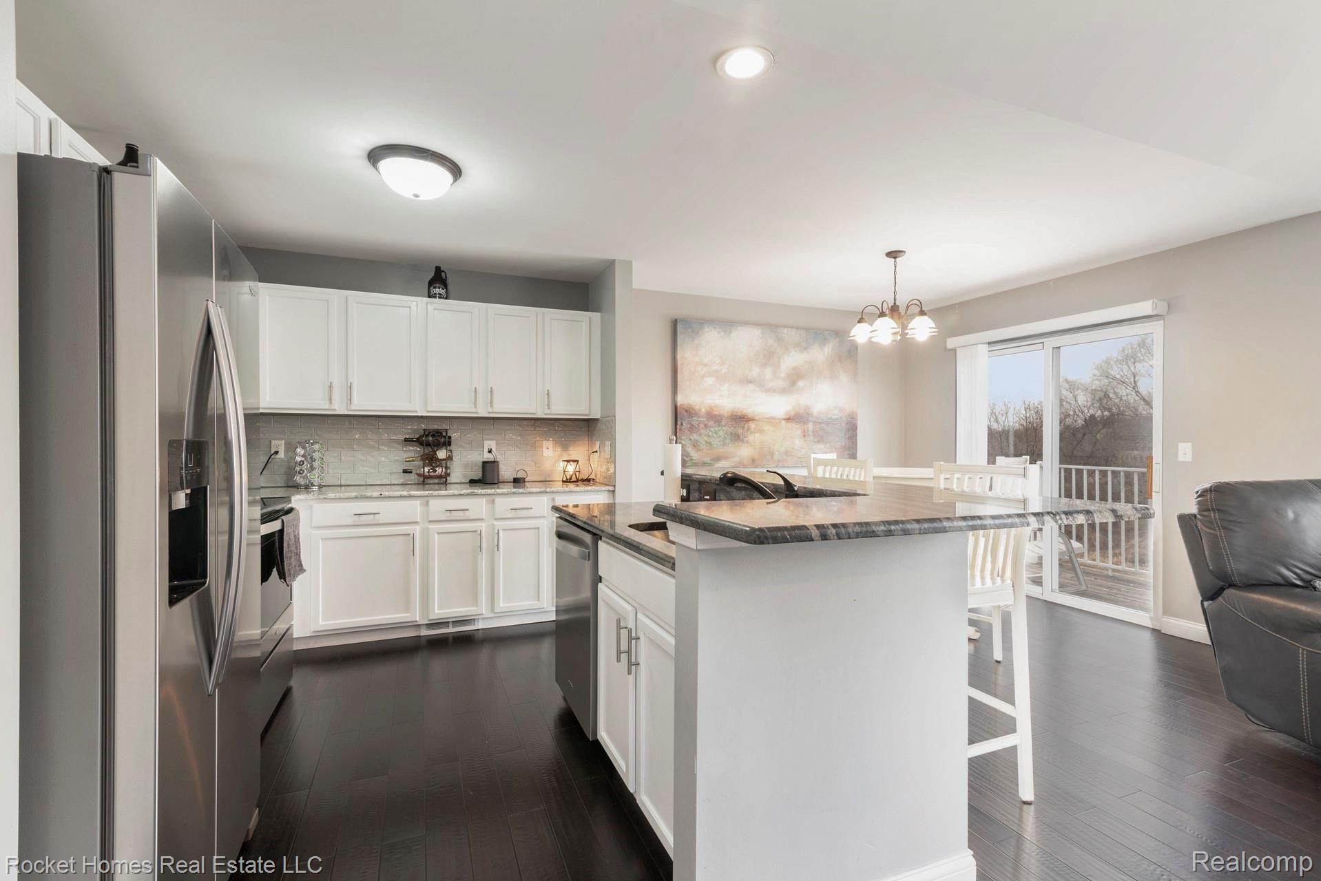 46027 Rhodes Drive, Unit 283 Macomb, MI 48044 - Photo 8 of 36 009-photo-kitchen-9051540.jpg