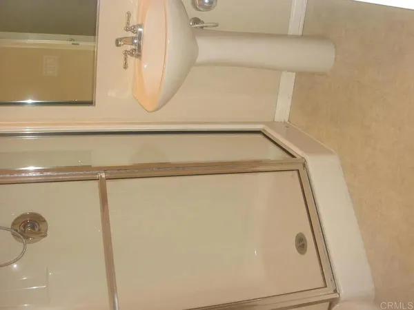 a close up view of a washer and dryer