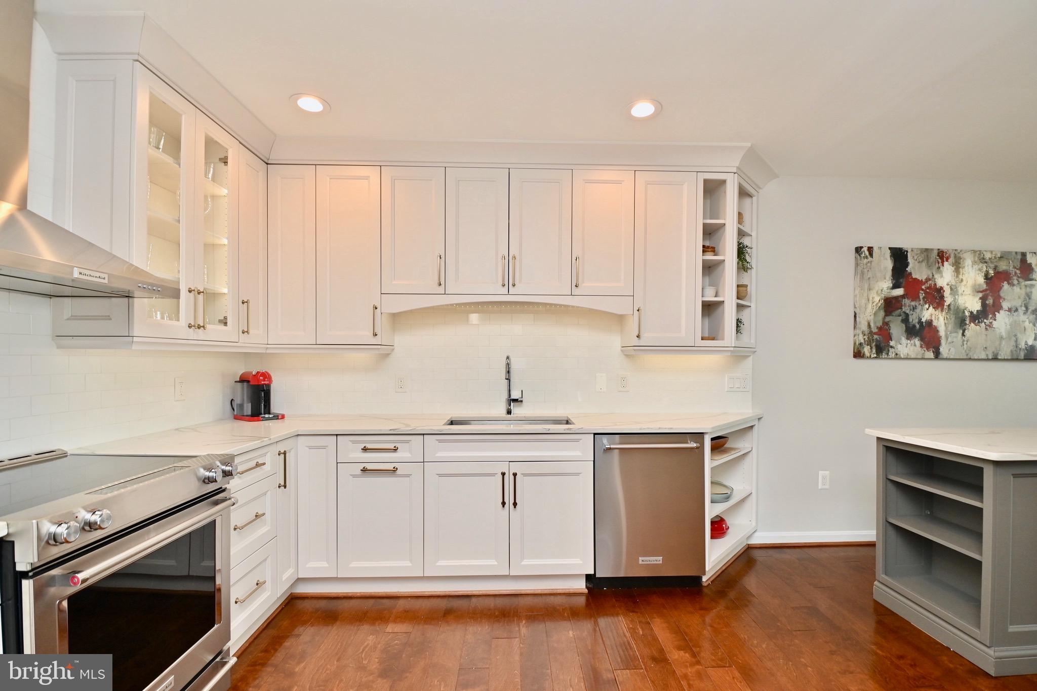1300 Crystal Drive, Unit PH14 Arlington, VA 22202 - Photo 12 of 60 kitchen