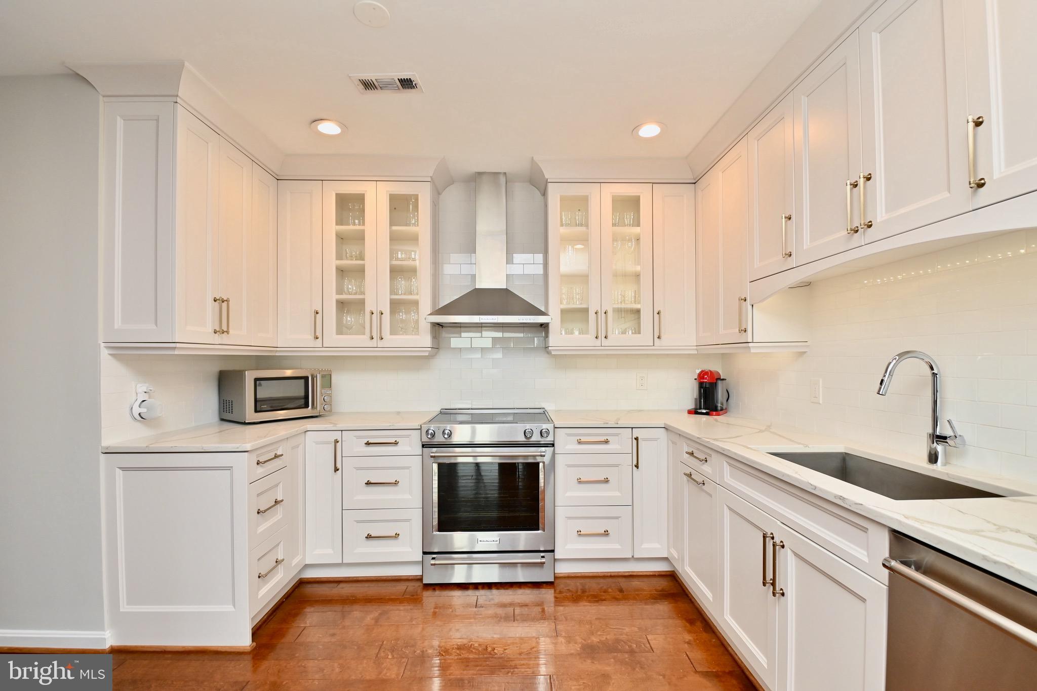 1300 Crystal Drive, Unit PH14 Arlington, VA 22202 - Photo 13 of 60 kitchen