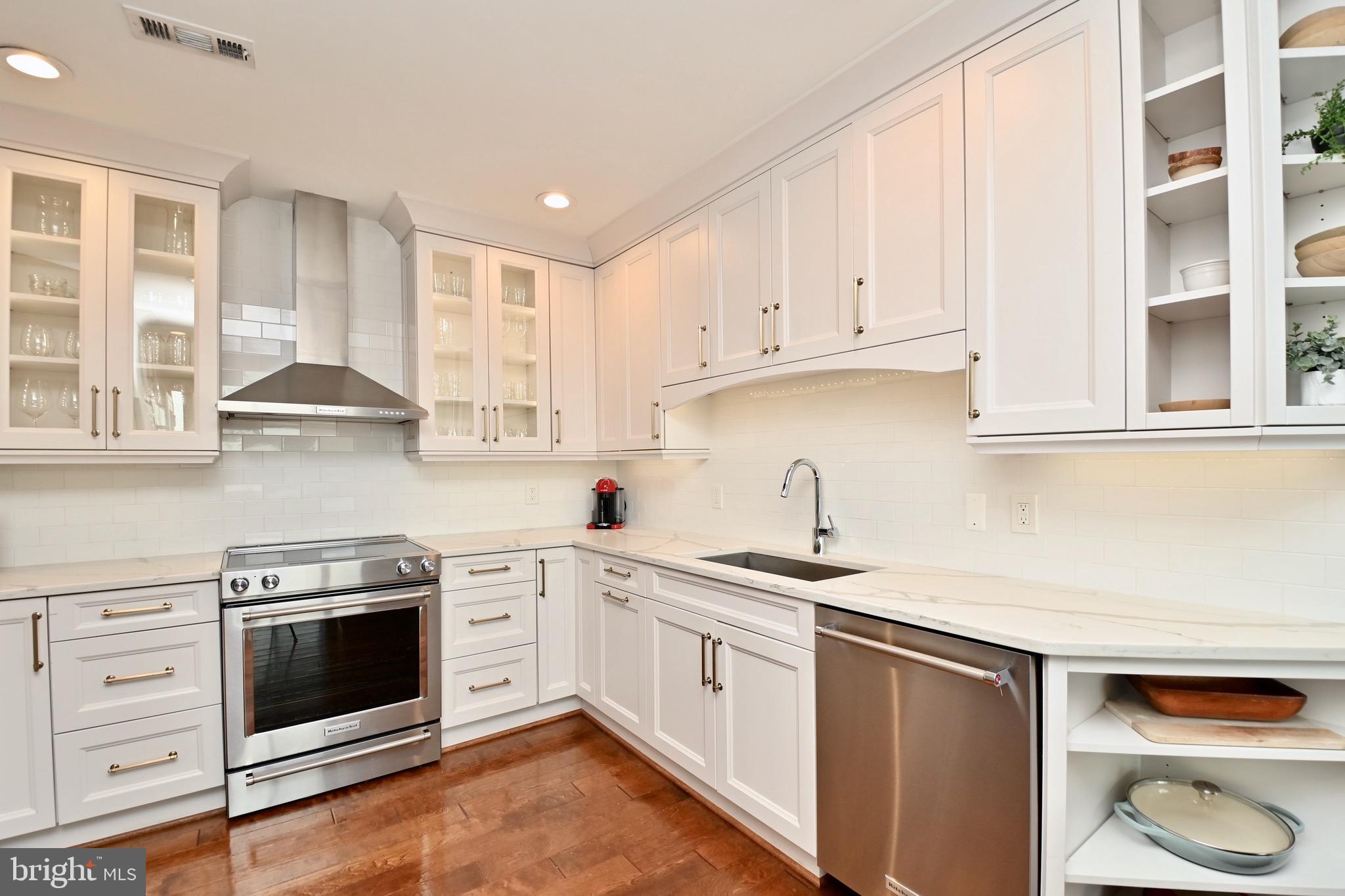 1300 Crystal Drive, Unit PH14 Arlington, VA 22202 - Photo 14 of 60 kitchen