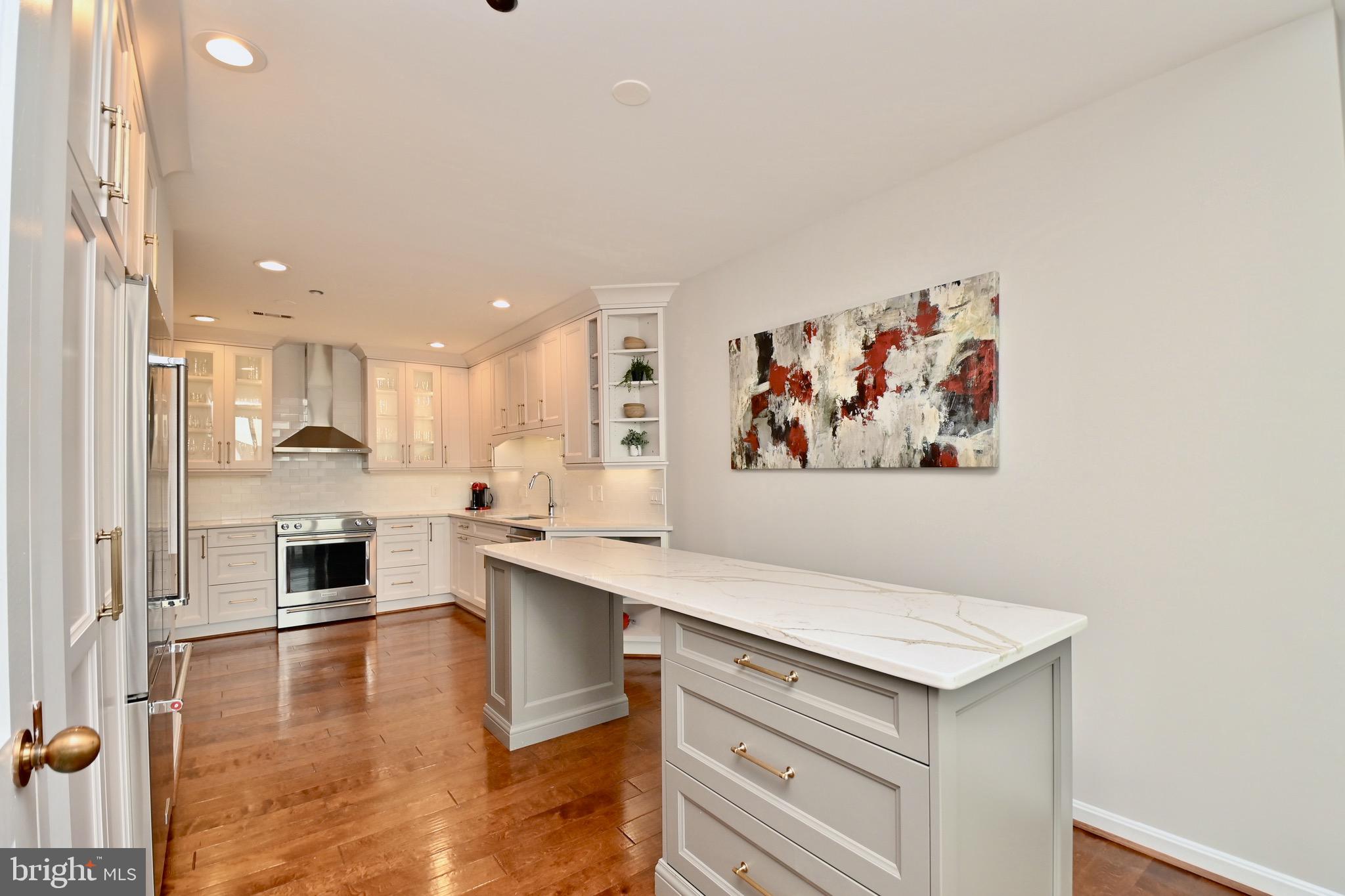 1300 Crystal Drive, Unit PH14 Arlington, VA 22202 - Photo 16 of 60 kitchen