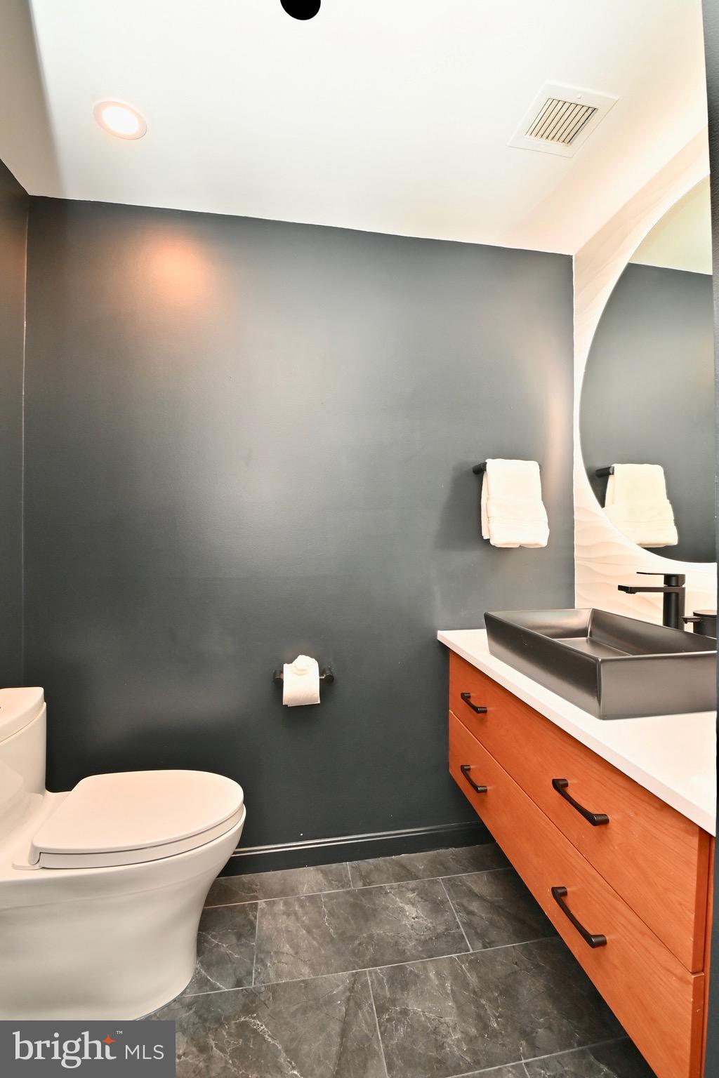 1300 Crystal Drive, Unit PH14 Arlington, VA 22202 - Photo 26 of 60 1/2 bath