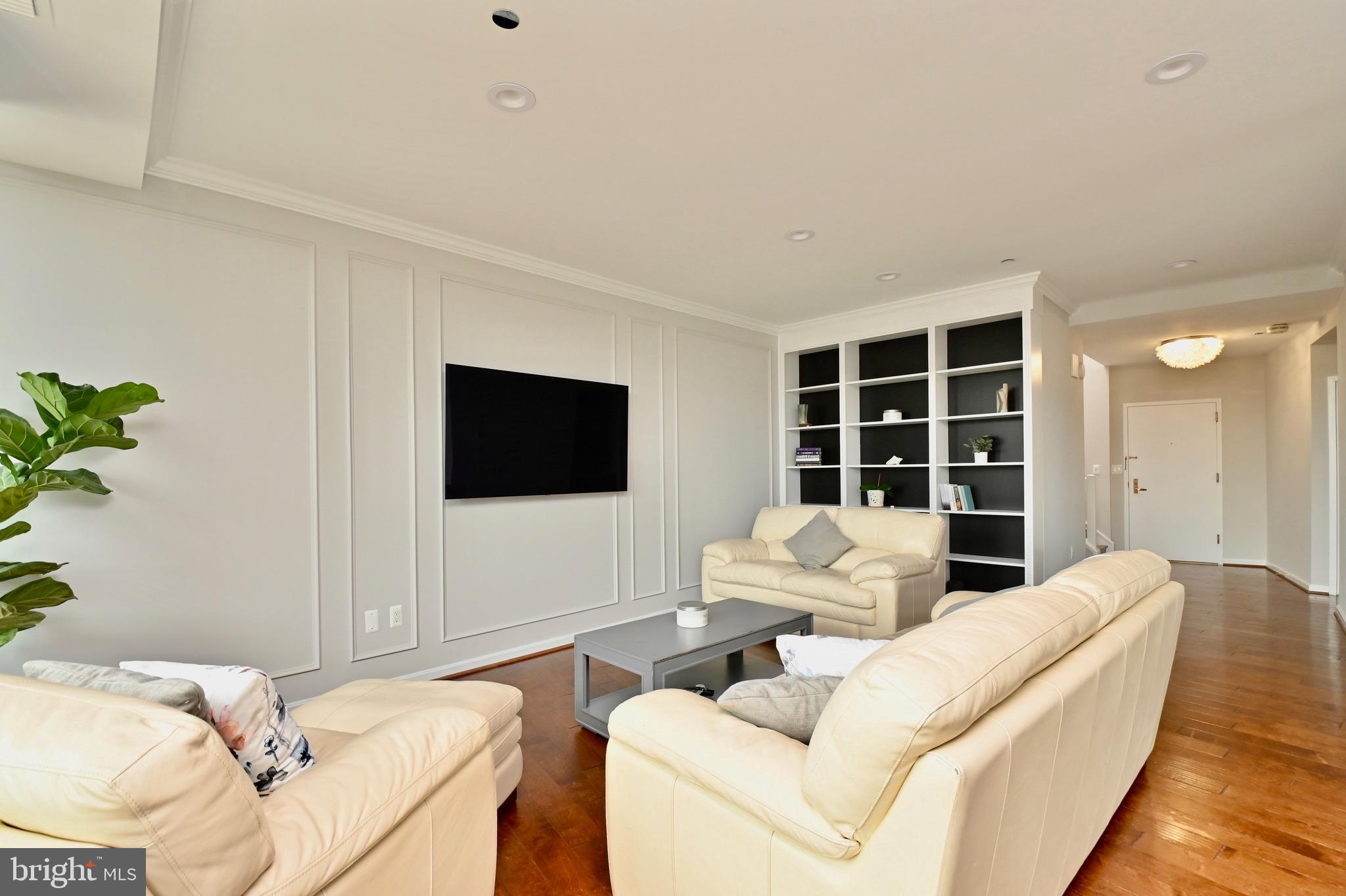 1300 Crystal Drive, Unit PH14 Arlington, VA 22202 - Photo 10 of 60 living room