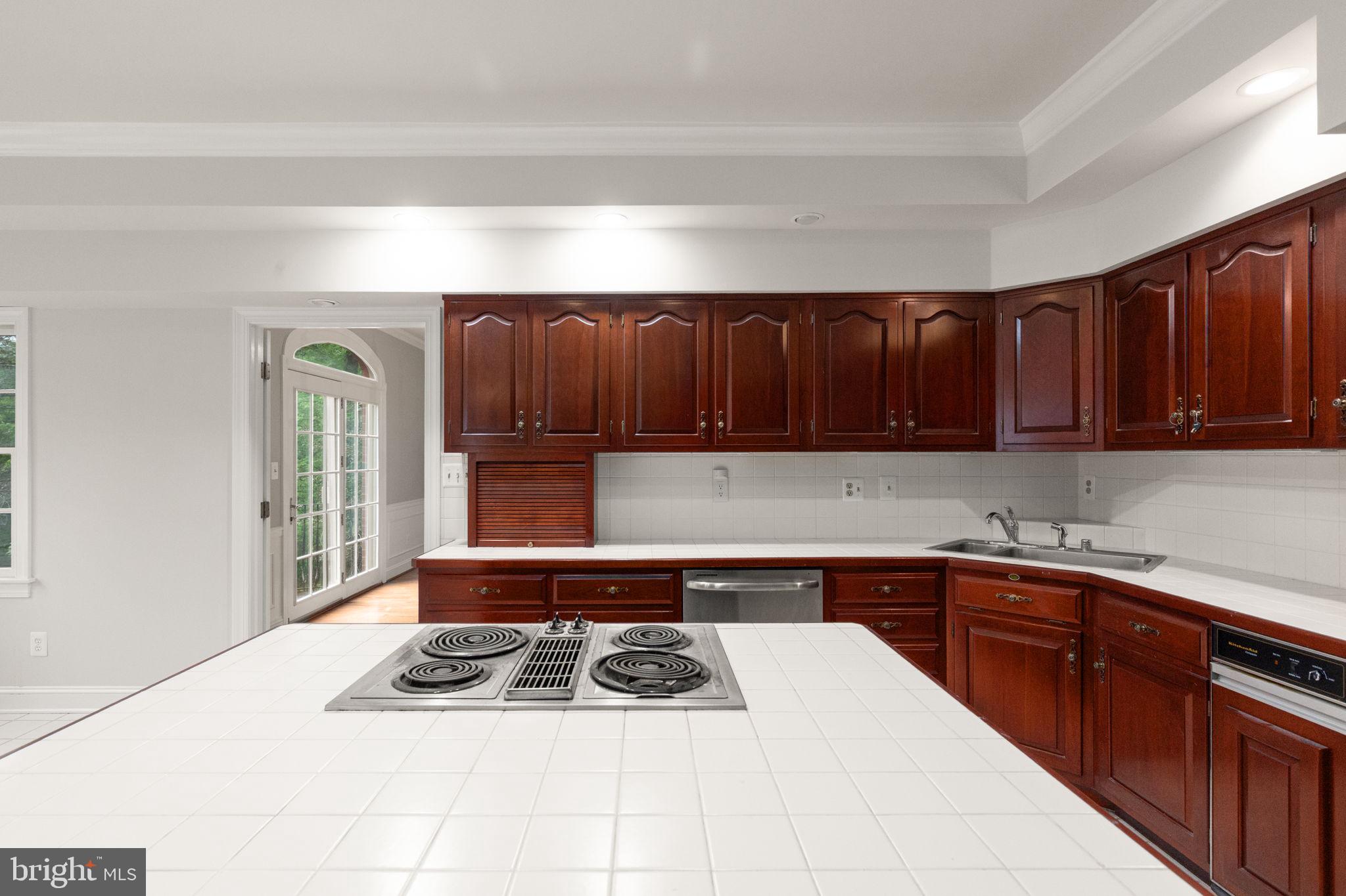 14613 Philpot Road Phoenix, MD 21131 - Photo 16 of 69 Large Island