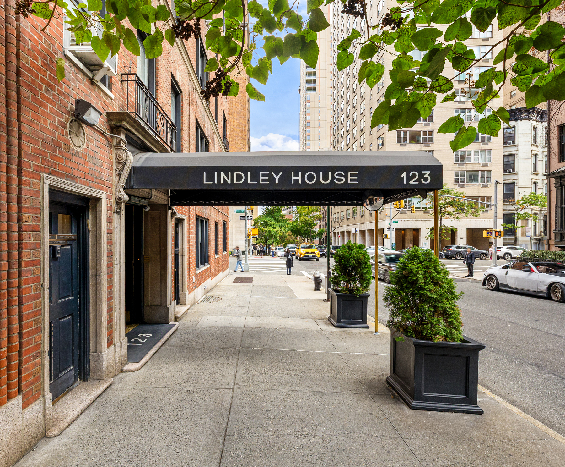 123 East 37th Street, Unit 10E Manhattan, NY 10016 - Photo 17 of 18 a view of a entryway door of the building
