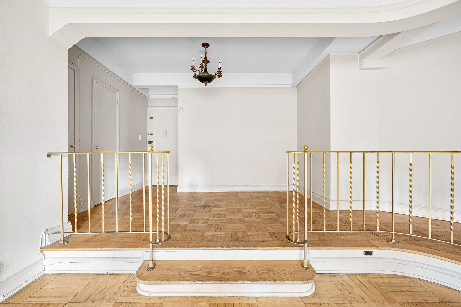 123 East 37th Street, Unit 10E Manhattan, NY 10016 - Photo 6 of 18 a view of a entrance door of the house