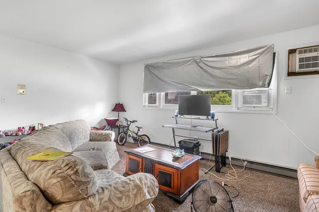 $825,000 | 100 East Market Street, Piper City, IL 60959