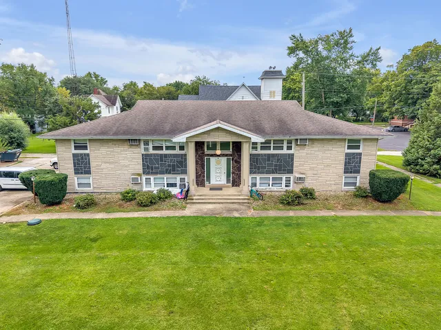 $825,000 | 100 East Market Street, Piper City, IL 60959