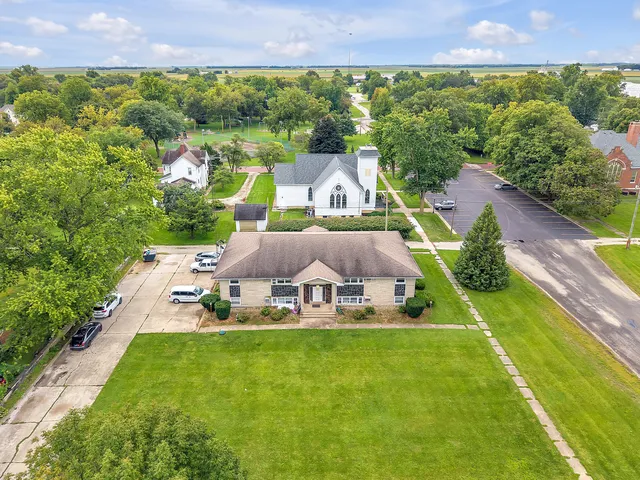 $825,000 | 100 East Market Street, Piper City, IL 60959