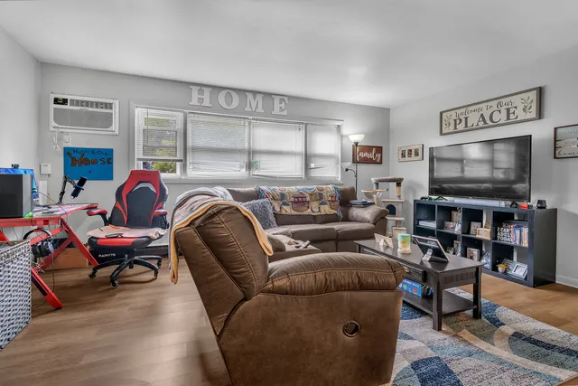 $825,000 | 100 East Market Street, Piper City, IL 60959