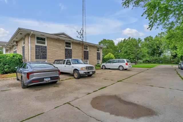 $825,000 | 100 East Market Street, Piper City, IL 60959