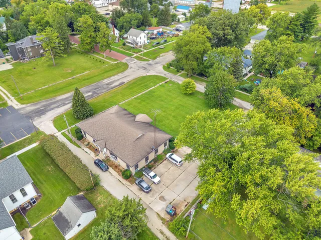$825,000 | 100 East Market Street, Piper City, IL 60959