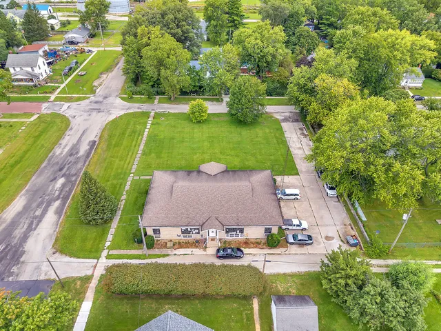 $825,000 | 100 East Market Street, Piper City, IL 60959