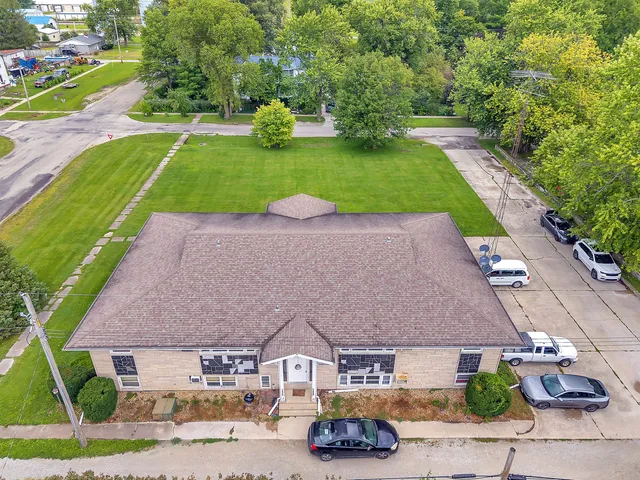 $825,000 | 100 East Market Street, Piper City, IL 60959