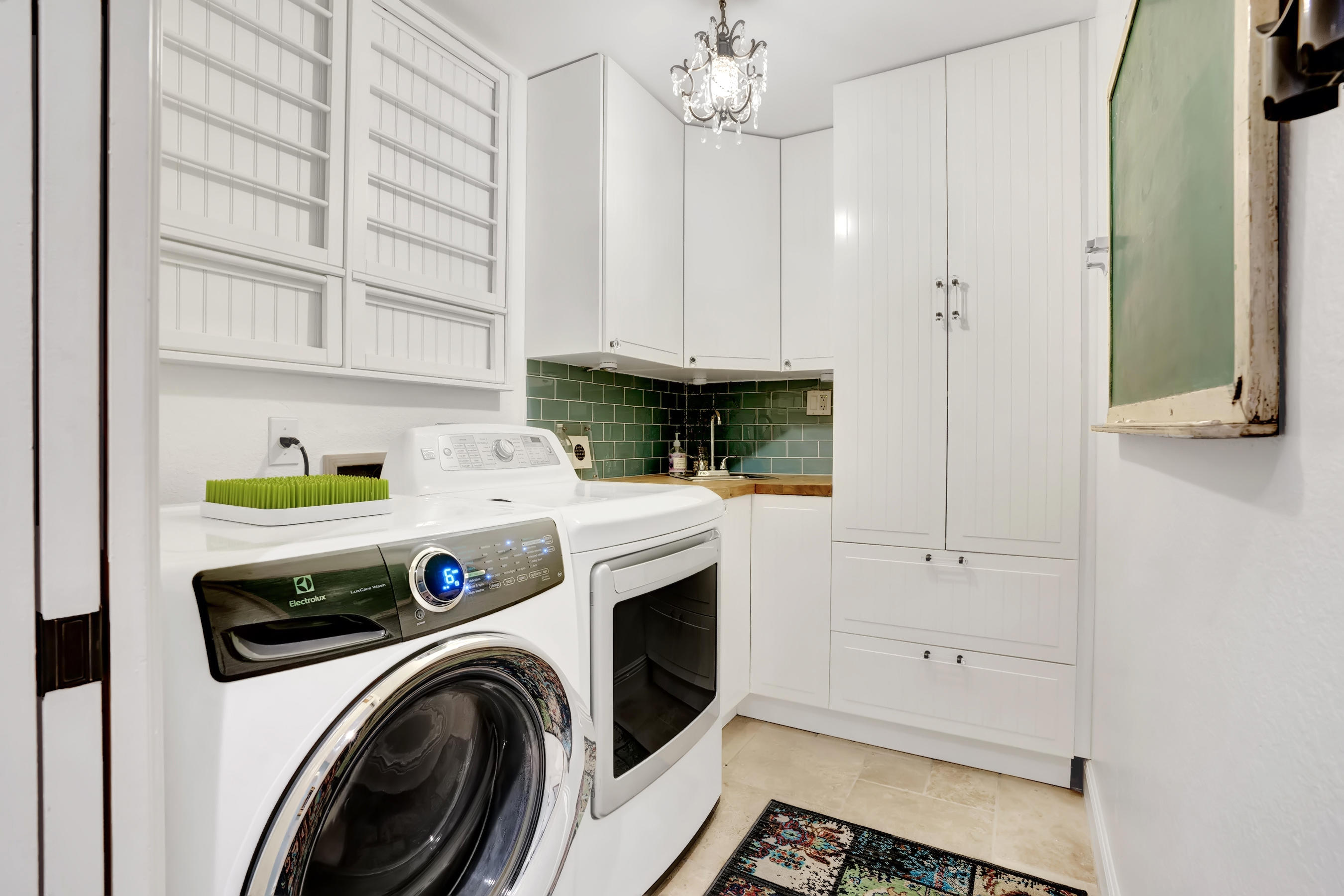 235 Northeast 3rd Court Boca Raton, FL 33432 - Photo 15 of 25 Laundry room