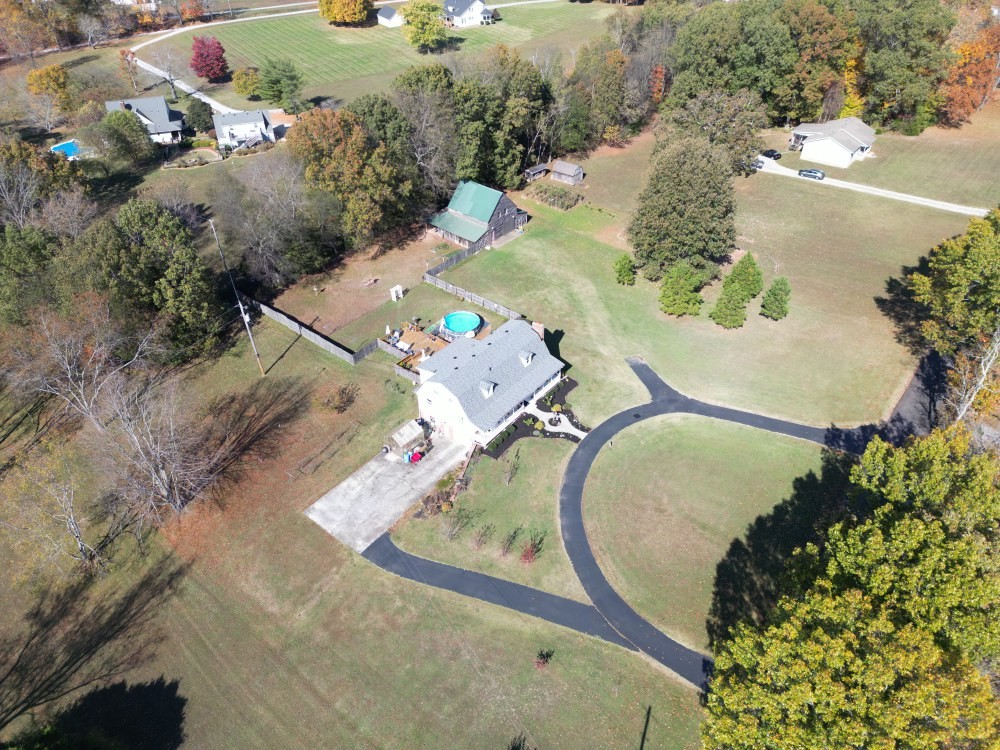 2760 Cave Springs Road Springfield, TN 37172 - Photo 59 of 74 an aerial view of a swimming pool